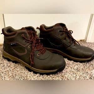 Timberland waterproof boots - boys/men’s size 6. Never worn.